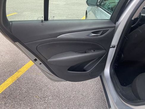 Used 2018 Buick Regal Preferred image 23