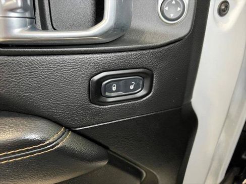 Certified 2022 Jeep Wrangler Unlimited Sahara image 28