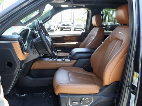 Used 2024 Ford Expedition Max Platinum AWD/4WD image 21