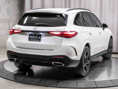 Used 2025 Mercedes-Benz GLC 350e 4MATIC image 4