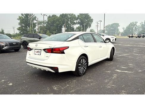 Used 2023 Nissan Altima 2.5 SV AWD/4WD image 8