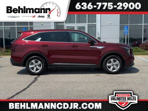 Used 2025 Kia Sorento LX FWD image 1