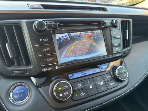 Used 2018 Toyota RAV4 XLE AWD/4WD image 18