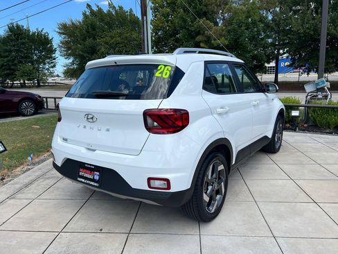 Certified 2026 Hyundai Venue SEL FWD image 11