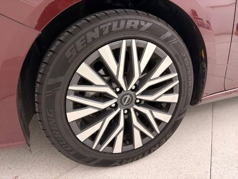 Used 2024 Nissan Altima 2.5 SV image 14