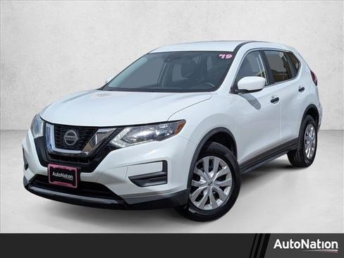 Used 2019 Nissan Rogue S image 1