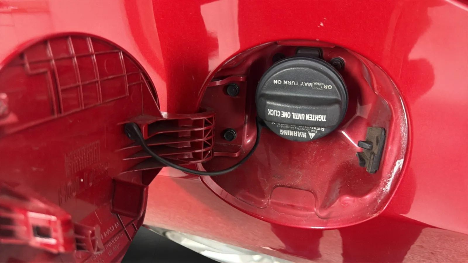 Used 2013 Hyundai Veloster w/ Style Pkg FWD image 27