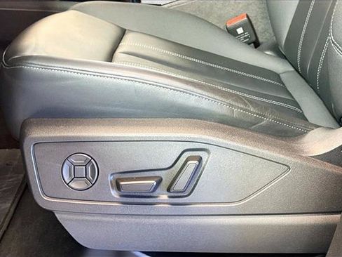 Used 2025 Audi Q5 Premium AWD/4WD image 17