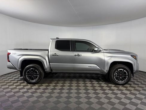 Used 2024 Toyota Tacoma TRD Sport AWD/4WD image 5