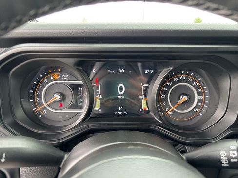 Used 2025 Jeep Wrangler Unlimited Rubicon AWD/4WD image 14