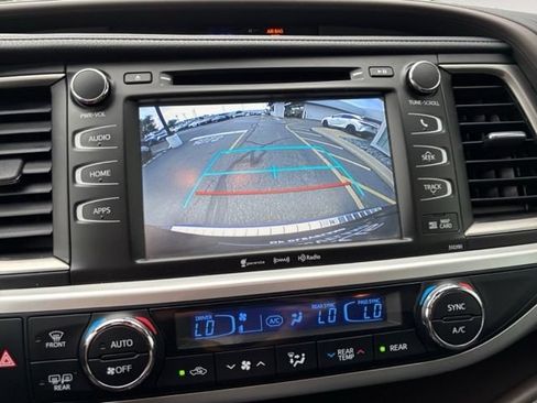 Used 2018 Toyota Highlander XLE AWD/4WD image 18