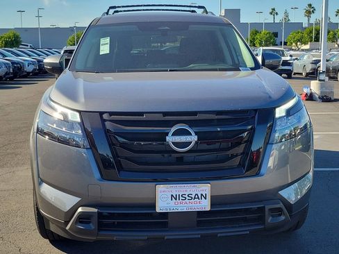 New 2025 Nissan Pathfinder SV w/ Black Appearance Package image 5