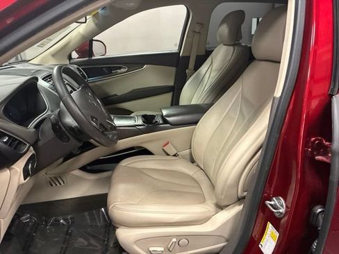 Used 2017 Lincoln MKX Select w/ Select Plus Package FWD image 9