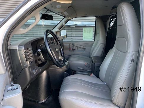 Used 2018 Chevrolet Express 2500 w/ Driver Convenience Package image 27