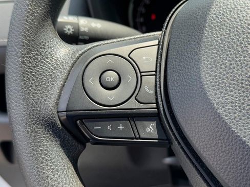 Used 2025 Toyota RAV4 XLE FWD image 18
