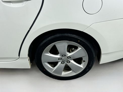 Used 2015 Toyota Prius Five w/ Advanced Technology Package FWD image 11