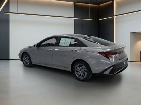 Certified 2024 Hyundai Elantra SEL FWD image 3