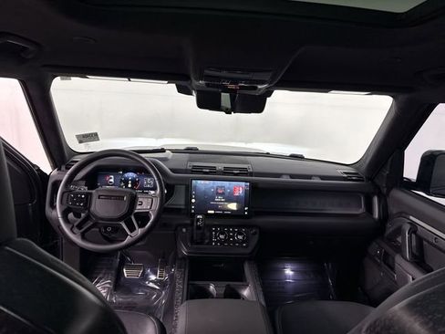 Used 2025 Land Rover Defender 110 AWD/4WD image 22