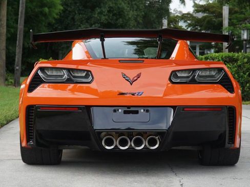 Used 2019 Chevrolet Corvette ZR1 RWD image 5