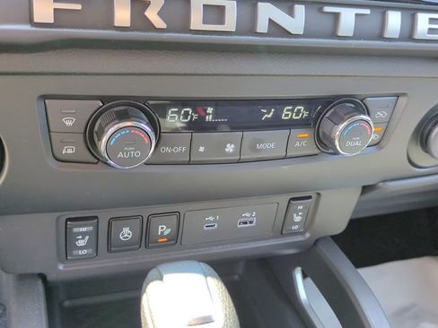 Used 2025 Nissan Frontier SV w/ SV Convenience Package image 19