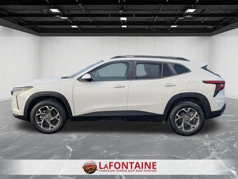 Used 2025 Chevrolet Trax LT image 2
