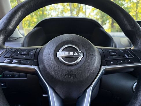 Used 2025 Nissan Sentra SV FWD image 25