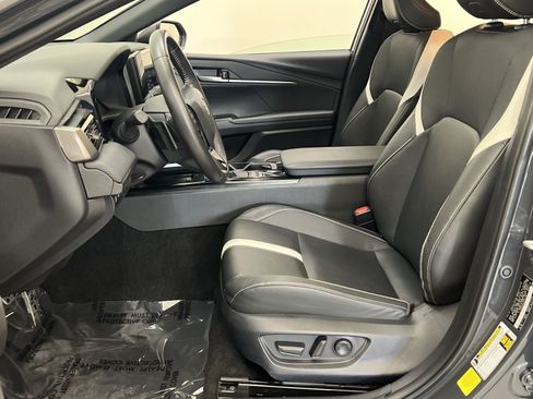 Used 2025 Toyota Camry SE FWD image 12
