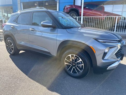 Used 2025 Chevrolet TrailBlazer LT w/ Driver Confidence Package image 7