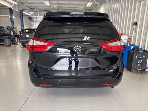 Used 2017 Toyota Sienna XLE w/ XLE Navigation Package image 6