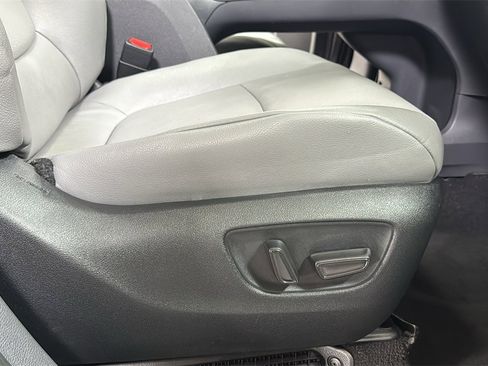 Used 2023 Toyota Sienna XLE image 21