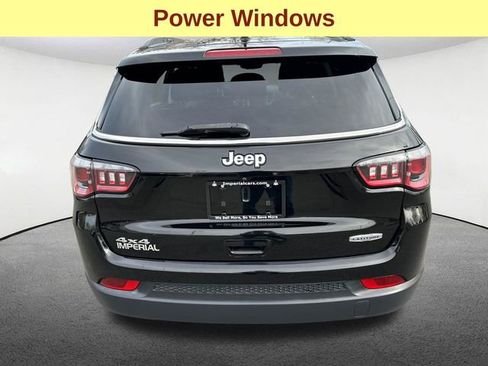 Used 2019 Jeep Compass Latitude w/ Popular Equipment Group AWD/4WD image 9