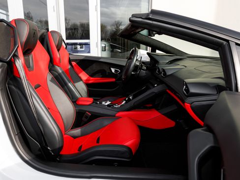 Used 2024 Lamborghini Huracan EVO image 43