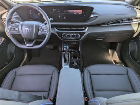 Used 2025 Buick Envista Sport Touring image 16