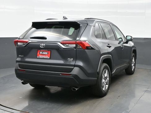 Used 2025 Toyota RAV4 XLE AWD/4WD image 5