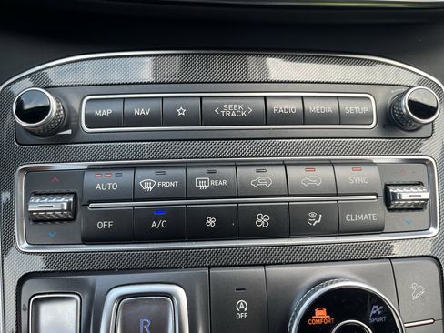 Used 2022 Hyundai Santa Fe SEL w/ Convenience + Premium Package AWD/4WD image 21