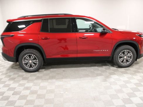 New 2025 Chevrolet Traverse LT w/ Enhanced Driving Package image 9