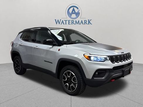 Used 2025 Jeep Compass Trailhawk w/ Trailhawk Elite Group AWD/4WD image 8