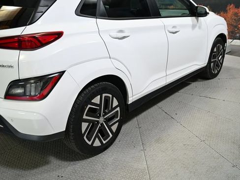 Used 2023 Hyundai Kona Limited w/ Cargo Package FWD image 9