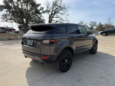 Used 2016 Land Rover Range Rover Evoque SE image 6
