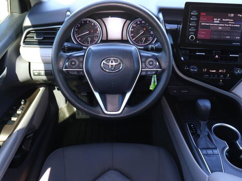 Used 2022 Toyota Camry LE image 9