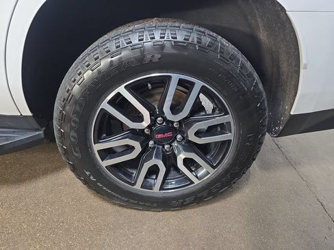Used 2022 GMC Yukon AT4 w/ Technology Package AWD/4WD image 32