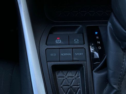 Used 2025 Toyota RAV4 XLE image 24