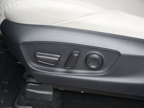 Certified 2025 Toyota Tacoma Limited AWD/4WD image 9
