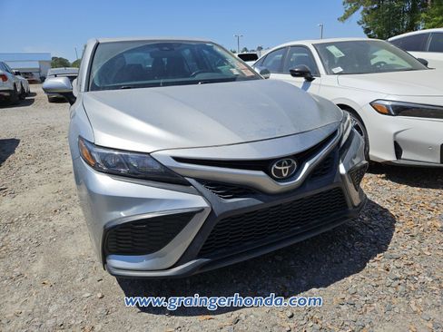 Used 2021 Toyota Camry SE w/ Convenience Package image 4