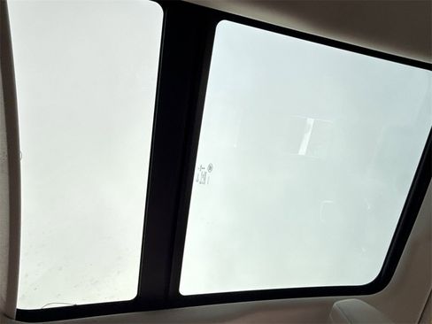 Used 2020 Land Rover Range Rover Velar S image 24