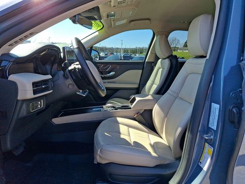 Used 2025 Lincoln Corsair Reserve AWD/4WD image 13