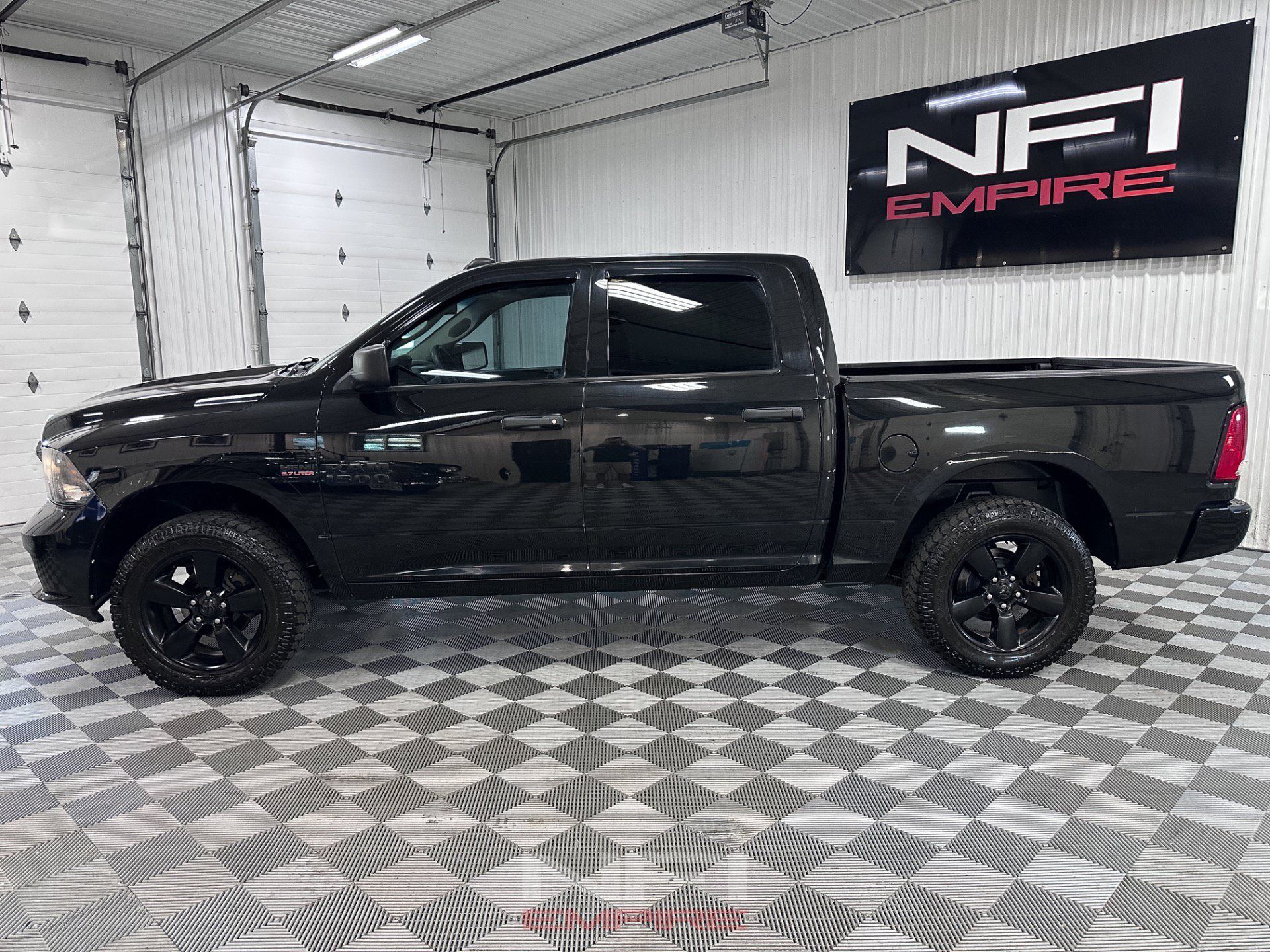 Used 2016 RAM 1500 Express w/ Black Ram 1500 Express Group AWD/4WD image 2
