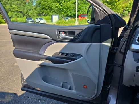 Used 2018 Toyota Highlander Limited Platinum AWD/4WD image 30