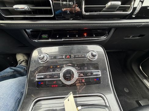 Used 2023 Lincoln Nautilus FWD image 9