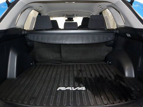Used 2021 Toyota RAV4 LE FWD image 13